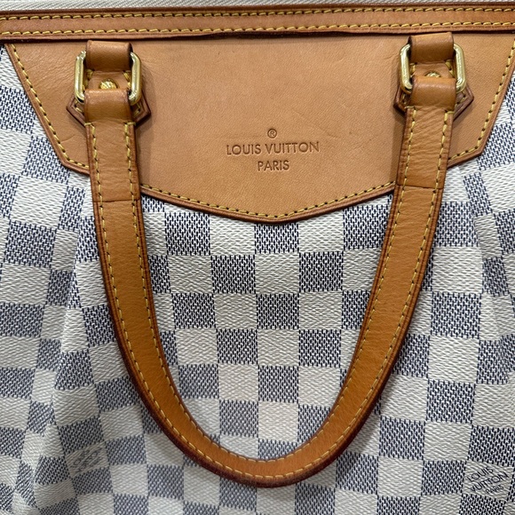 🔥Authentic Louis Vuitton Siracusa in Gm size🔥 - Picture 3 of 15